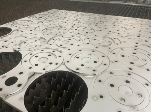 Gia công cắt laser inox